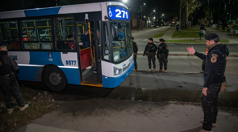 20260529 colectivo operativos en Alte Brown