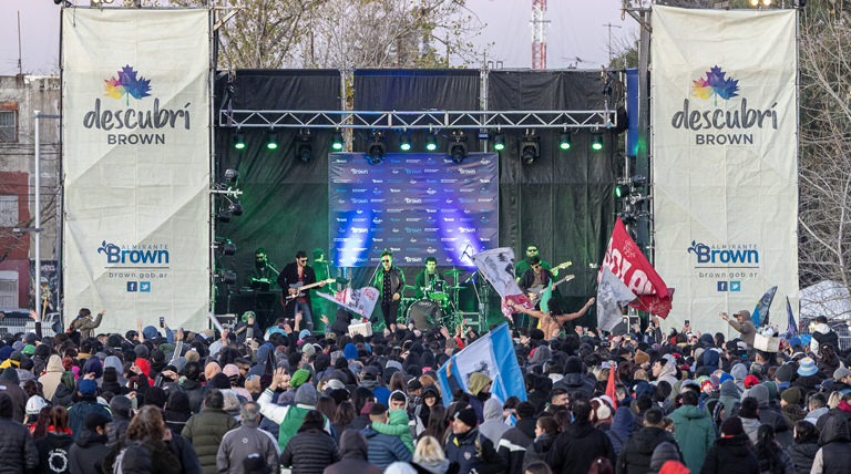 Más de 3 mil personas vibraron en Don Orione con el recital “Alte Brown despide al Indio Solari”