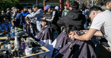 El Municipio acompañó una multitudinaria jornada solidaria de barberos en Almirante Brown