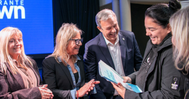 El Municipio acompañó en la firma de su escritura a 200 familias de Malvinas Argentinas, Don Orione, San José, Ministro Rivadavia y Glew