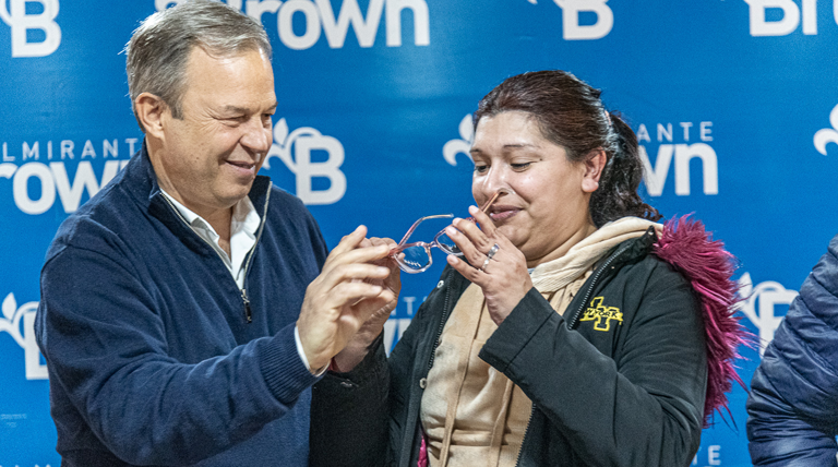 20260629 brown anteojos operativo gratuito de salud visual para niños y adultos
