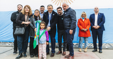 Almirante Brown celebró el Día de la Independencia con el tradicional festejo Patrio y desfile en Longchamps