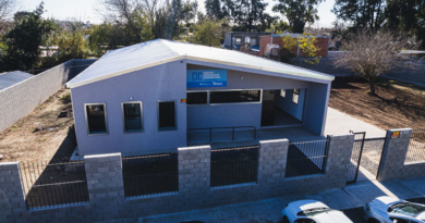 Cascallares recorrió el nuevo SUM de la Comunidad de Longchamps que acercará servicios y talleres a los vecinos
