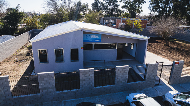 Cascallares recorrió el nuevo SUM de la Comunidad de Longchamps que acercará servicios y talleres a los vecinos