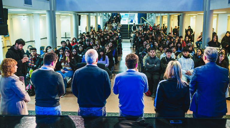 Cascallares, Fabiani y Eichel participaron de un encuentro con 500 estudiantes de Alte Brown 2 20260715 BROWN ENCUENTRO1 Cascallares