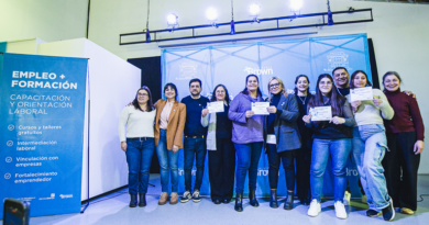 Entregaron certificados y credenciales a vecinos que se capacitaron en panificados y manipulación de alimentos Entregaron certificados y credenciales a vecinos que se capacitaron en panificados y manipulación de alimentos