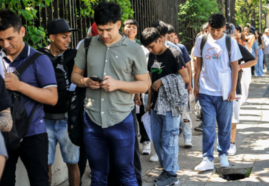 Jóvenes vulnerables en Argentina rozan el 50% y crece la desconexión social
