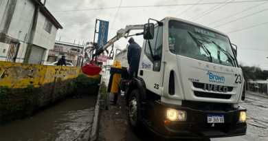 Almirante Brown profundiza los operativos de limpieza de arroyos y desagües frente a las intensas lluvias