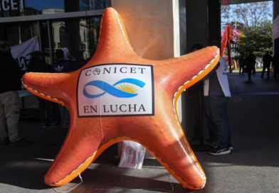 Científicos marchan al Obelisco contra el ajuste presupuestario