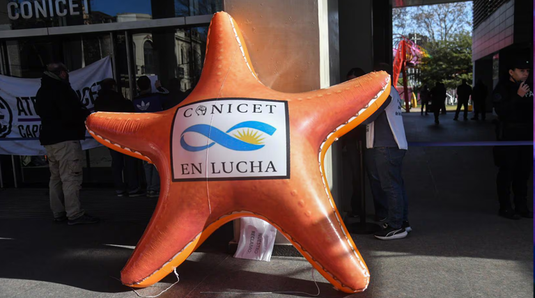Científicos marchan al Obelisco contra el ajuste presupuestario