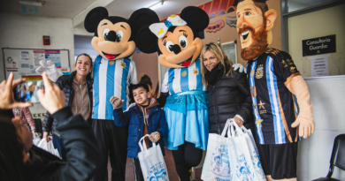 Día de las Infancias: el Municipio de Alte Brown sorprendió con regalos a los niños en los hospitales Oñativia y Meléndez Día de las Infancias: el Municipio de Alte Brown sorprendió con regalos a los niños en los hospitales Oñativia y Meléndez