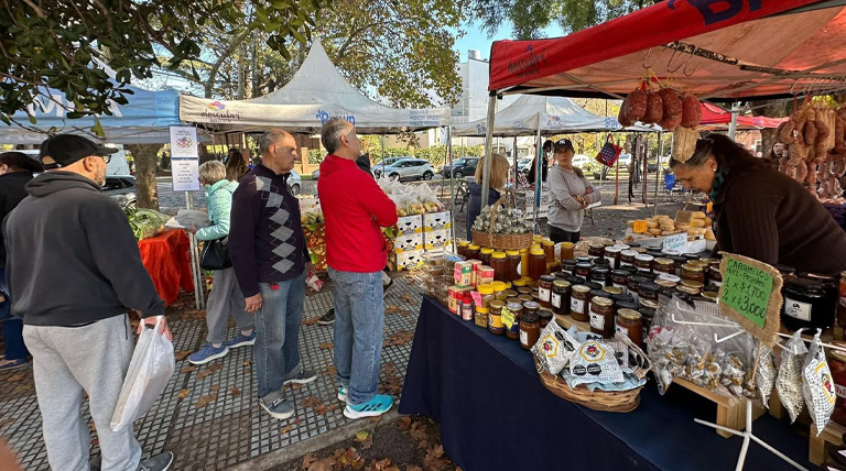 El “Circuito de Ahorro Brown” vuelve a los barrios de Alte Brown durante septiembre 2 20260904 Feria circuito productores1 Circuito de Ahorro Brown