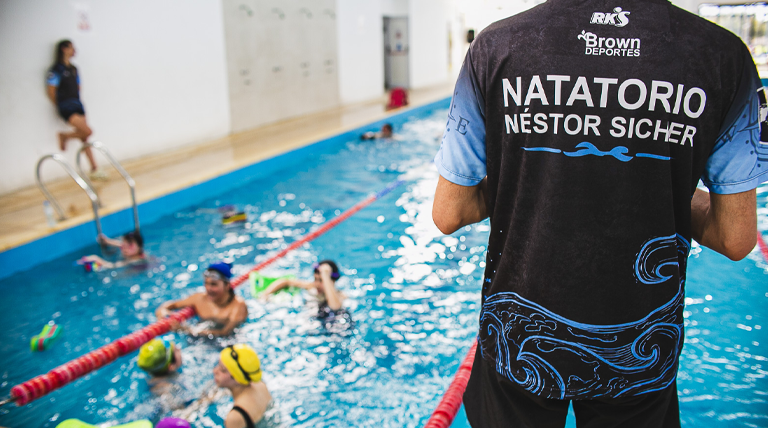 Más de 750 vecinos aprenden a nadar y practican deportes en el nuevo Natatorio y Polideportivo de Calzada 3 20260914 sicher 2 Natatorio y Polideportivo de Calzada