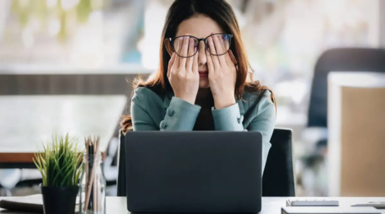 20260929 estres dorlor de cabeza Pluriempleo