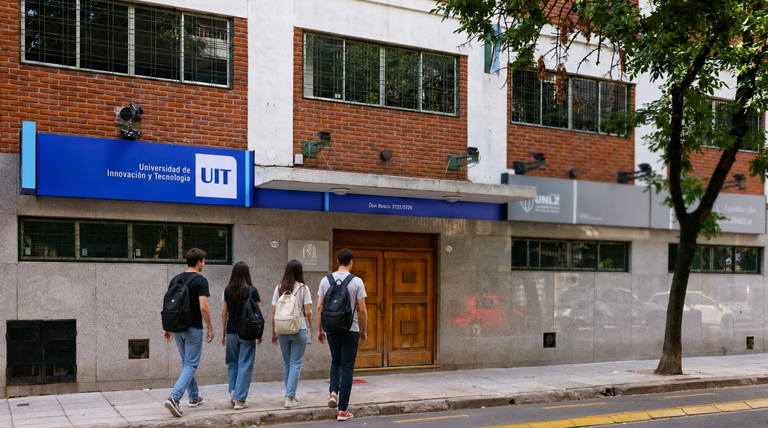 La UIT ofrece una oportunidad para que más estudiantes puedan acceder a la universidad La UIT ofrece una oportunidad para que más estudiantes puedan acceder a la universidad