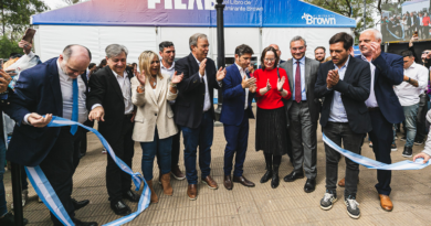 Axel Kicillof y Mariano Cascallares inauguraron junto a Fabiani y a Paula Eichel la Feria del Libro de Alte Brown Axel Kicillof y Mariano Cascallares inauguraron junto a Fabiani y a Paula Eichel la Feria del Libro de Alte Brown