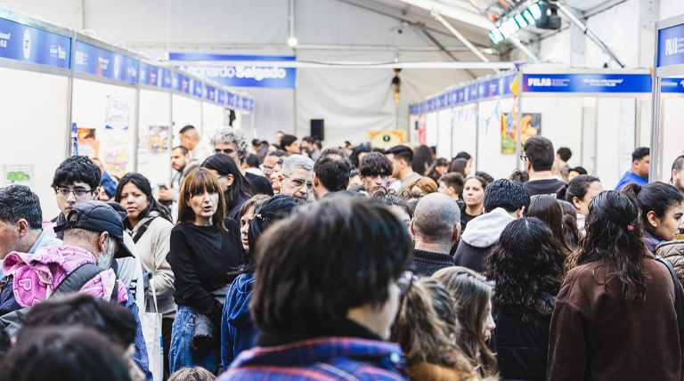 Más de 200 mil personas visitaron la Feria del Libro de Alte Brown, que brilló con el cierre de “Virus”