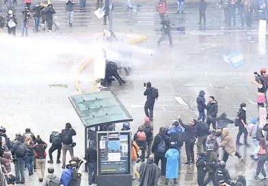 Marcha federal universitaria: represión policial frente al congreso desata fuerte rechazo