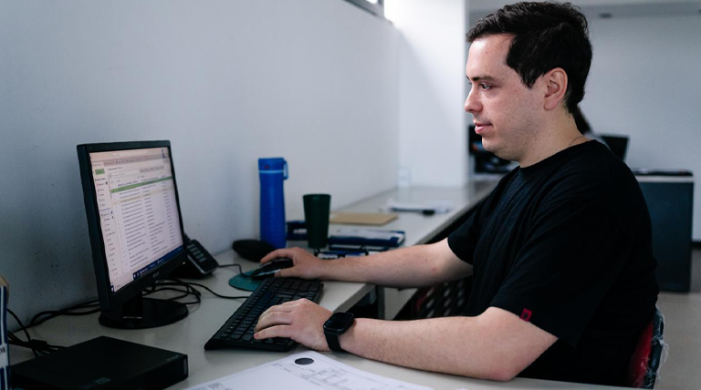 Universidad, Municipio e industria articulan oportunidades de empleo en Almirante Brown