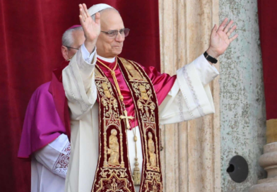 El Vaticano mantiene la gira de León XIV a Sudamérica mientras avanza su recuperación